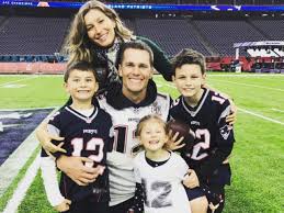 Brady's sister, julie, is married to kevin youkilis, a former mlb third baseman. Tom Brady Kids Family Sisters And Son Wikibery