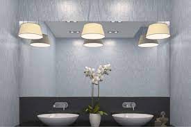Vanno bene le luci sul soffitto, plafoniere e faretti in quantità sono sempre i benvenuti in bagno, ma attenti alle ombre nello specchio! Come Illuminare Il Bagno Foto Design Mag