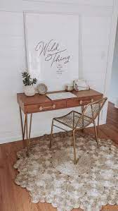 Get free shipping on qualified bohemian desks or buy online pick up in store today in the furniture department. Weisser Holz Boho Buro Teppich Bohemian Style Decor Shiplap Schreibtisch Bohemian Boho Bo Home Office Decor Cubicle Decor Office Bohemian Style Decor
