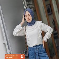 Nah, berikut ini beberapa ide outfit bermotif ala selebgram adinda putri, simak yuk! 7 Outfit Hijab Dengan Celana Jeans Ala Selebgram Saritiw Kumparan Com