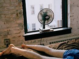 sleeping with fan on pros and cons