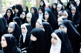 نگاه احترام آميز اسلام به دختران در مقابل نگاه ابزاري غرب به زنان است