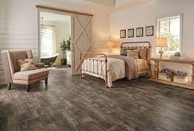 Here's what you should know about this affordable and attractive material. Armstrong Engineered Stone Landhausstil Schlafzimmer Vancouver Von Lonsdale Flooring Ltd