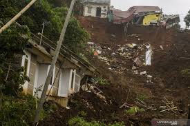 Series of landslides crush houses in sumedang, west java, indonesia 🇮🇩 january 9 2021 longsor. 5npcal3ye5qb9m
