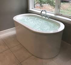Freestanding And Whirlpool Tubs In