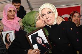 Emine Erdoğan, Diyarbakır Anneleri'ni ziyaret etti |