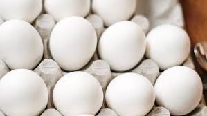 Bollito e uova crude possono essere testati e separati se accidentalmente si confondono in frigorifero. I Metodi Per Capire Le Uova Sono Ancora Fresche