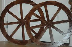 There are 227 wagon wheel diy for sale on etsy, and they cost $22.15 on average. How To Make A Wagon Wheel Out Of Cardboard Western Parties Western Theme Party Wild West Party