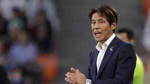 Hlv akira nishino của thái lan đã tỏ rõ vẻ thán phục bóng đá việt nam. Akira Nishino Wants To Take Thailand To The 2022 World Cup
