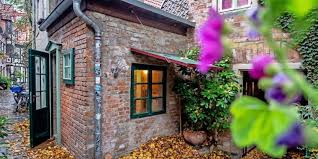 Kleines häuschen mit ewige panorama in ungarn. Bremens Kleinstes Haus Zu Verkaufen 7 Quadratmeter Fur 77 777 Euro