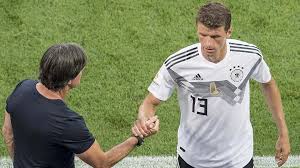 Müller glial cells span the entire thickness of the tissue, and ensheath all retinal neurons, in vertebrate retinae of all species. Bundesliga Bayern Munich S Thomas Muller Definitely Ready For Germany Recall