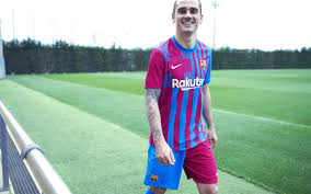 Buy the new fc barcelona jersey or football kit now. Official Barcelona Unveil 2021 22 Home Kit At Camp Nou Barca Universal