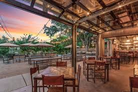 outdoor restaurants bars with patios