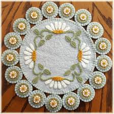 wool applique daisies tablecandle mat