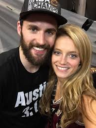 Being a very handsome and talented baller, very masculine, kevin love attracts the ladies a lot. Kate Bock Is The Magnificent Girlfriend Of Nba Player Kevin Love Who S Currently A Power Forward X2f Center Play Kevin Love Love Girlfriend Celebrity Couples