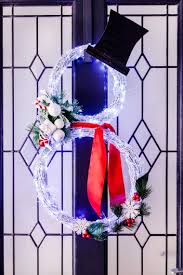 25 christmas door decorations to diy