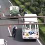 ぬってきたバイクをよけて…トラックと障害者施設のバスが接触 バスは中央分離帯に乗り上げるもけが人なし 東京 ...