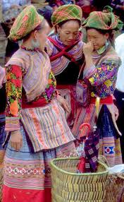 In china they are classified as a subgroup of the miao people. Datei Flower Hmong Women Bac Ha Vietnam 1999 Jpg Wikipedia