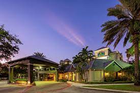 R1 337+ La Quinta Inn & Suites by Wyndham Ft. Lauderdale Plantation,  Plantation Deals | HotelsCombined