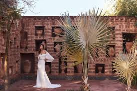 Bust:29.9 in waist:22.8 in hips: Sleek Boho Chic Bridal Gowns For Modern Brides