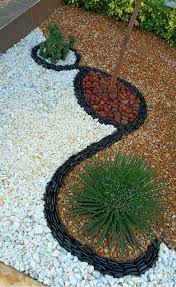 Cool Pebble Design Ideas For Your Courtyard