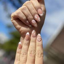 nail technicians near lovely nails
