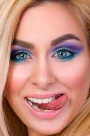 blue and lilac eyeshadow with pink 80s makeup idea