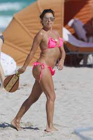 Celebrity Eva Longoria Body Type Two - At the Beach