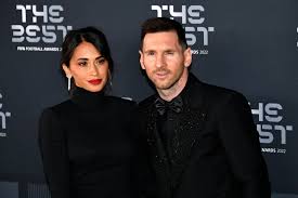 lionel messi threatened by armed men