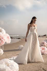 While you were busy wedding planning, we spent the week swooning over the latest creations bridal designers have to offer, and 2020 is shaping up to be a supremely fashionable year to be a bride. Nine Trends In 2019 And 2020 Wedding Dresses Bespoke Beloved