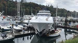 yacht crashes into docks several