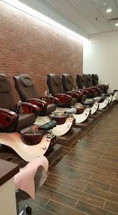 new nail salon opens in alexandria