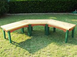 This is an easy yet sleek looking bench that can be built for around $30, in about 30 mins, and with only 3 tools (drill/driver, circular saw, and speed square). How To Build A Semi Circular Wooden Bench How Tos Diy