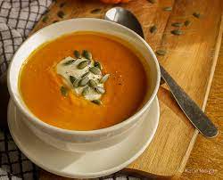 easy slow cooker pumpkin soup with