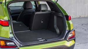 Şık tasarımı ve konforlu sürüş deneyimi yaşayacağınız hyundai kona araba modelleri için öne çıkan tüm özelliklere hyundai.com/tr'den ulaşabilirsiniz. 2020 Hyundai Kona Review Price Specs Features And Photos