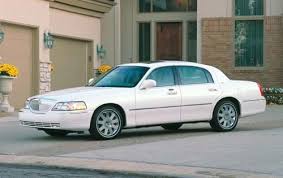 2003 lincoln town car review