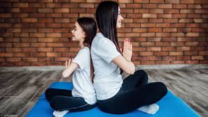 Как делать йогу для спины в домашних условиях и выровнять осанку - совет тренера - Здоровый образ жизни и здоровье | Сегодня