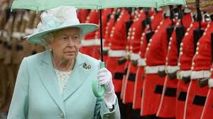 Londres, 21 de abril de 1926) es la actual monarca británica y, por tanto, soberana de dieciséis estados independientes constituidos en reino y que forman parte de la mancomunidad de. Incluso Disparo El Desconocido Intento De Un Joven De Nueva Zelanda De Asesinar A La Reina Isabel Ii De Inglaterra Bbc News Mundo