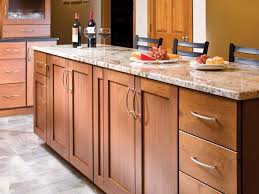 oak kitchen cabinets: pictures, options
