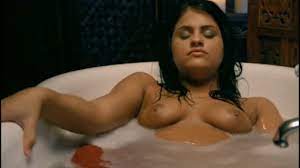 Naked Katie Griffith in Hallows Eve < ANCENSORED