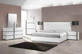 White Lacquer Finish Wood Queen Bedroom Set