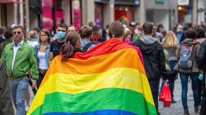 Pride Month heißt mehr, als Regenbogenflaggen raushängen“ - DASDING