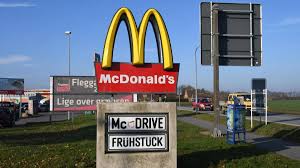 Hat sich mcdonalds dazu entschieden das frühstück weg zu lassen und gegebene sparmaßnahmen getroffen. Fast Food Mcdonald S Startet Bestellen Und Bezahlen Per App In Deutschland