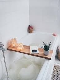 Holzbalken als akzent im rustikalen badezimmer. Diy Badewannenablage Selber Machen Badezimmer Makeover Teil 3 Yeah Handmade