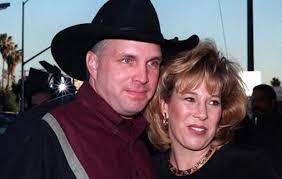 This is another reason why we are here talking about sandy in the first place at the moment, mahl remains single. Throwback Garth Brooks Divorce From Sandy Mahl A Pricey Event