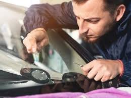 When Is Auto Glass Repair The Better