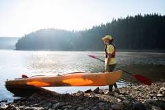 What is better a kayak or canoe?