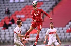 Discover more posts about robert lewandowski, and lewandowski. Bayern Maintains 4 Point Lead With Lewandowski Treble Daily Sabah