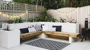 this garden seating area makeover has