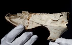 Historians generally agree that there is very little likelihood that marie antoinette actually uttered the famous line let them eat cake. Marie Antoinette S Silk Shoe Goes Up For Auction In Versailles Al Arabiya English